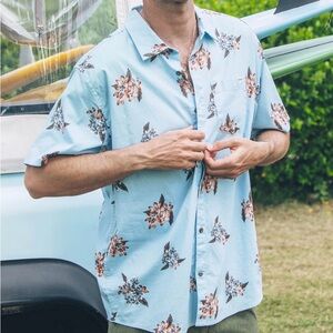 ONE & ONLY LIDO STRETCH SHORT SLEEVE - NEW Sz Med